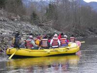 FWR students rafting on the Squamish River & assessing bald eagle numbers